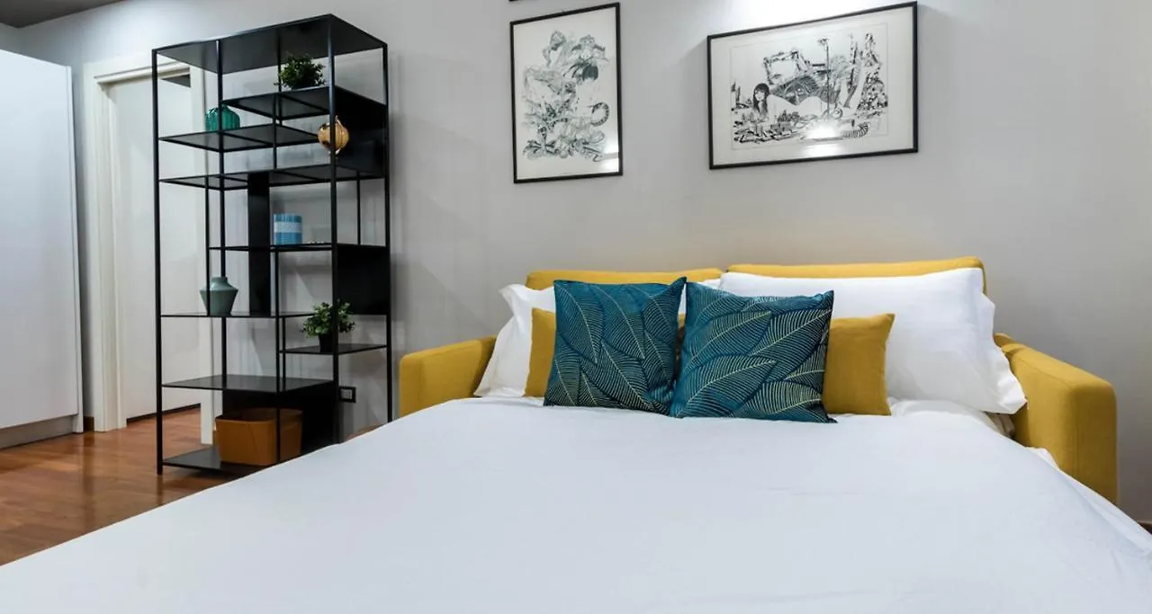 Joivy Elegant 1 Bedroom Apt In Front Of The Sforzesco Castle ミラノ イタリア